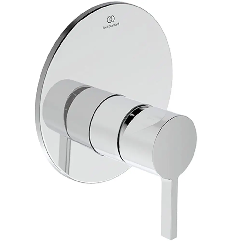 Brausearmatur in verchromter Ausführung, an der Wand montiert, mit runder Platte und verschiedenen Bedienelementen. Marke: Ideal Standard.